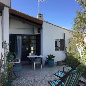 https://la-sauvagine-saintes-maries-de-la-mer.fr-provencehotel.com
